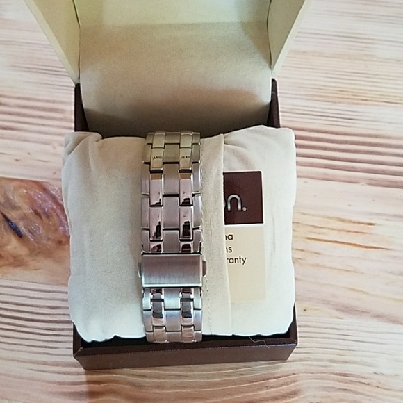 Watch - Picture 2 of 3